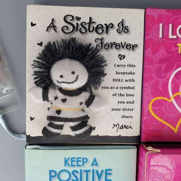 Lot of 4 tiny Books and Passion Game - Picture 2 of 13